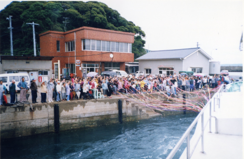 島のみんなとお別れ.png